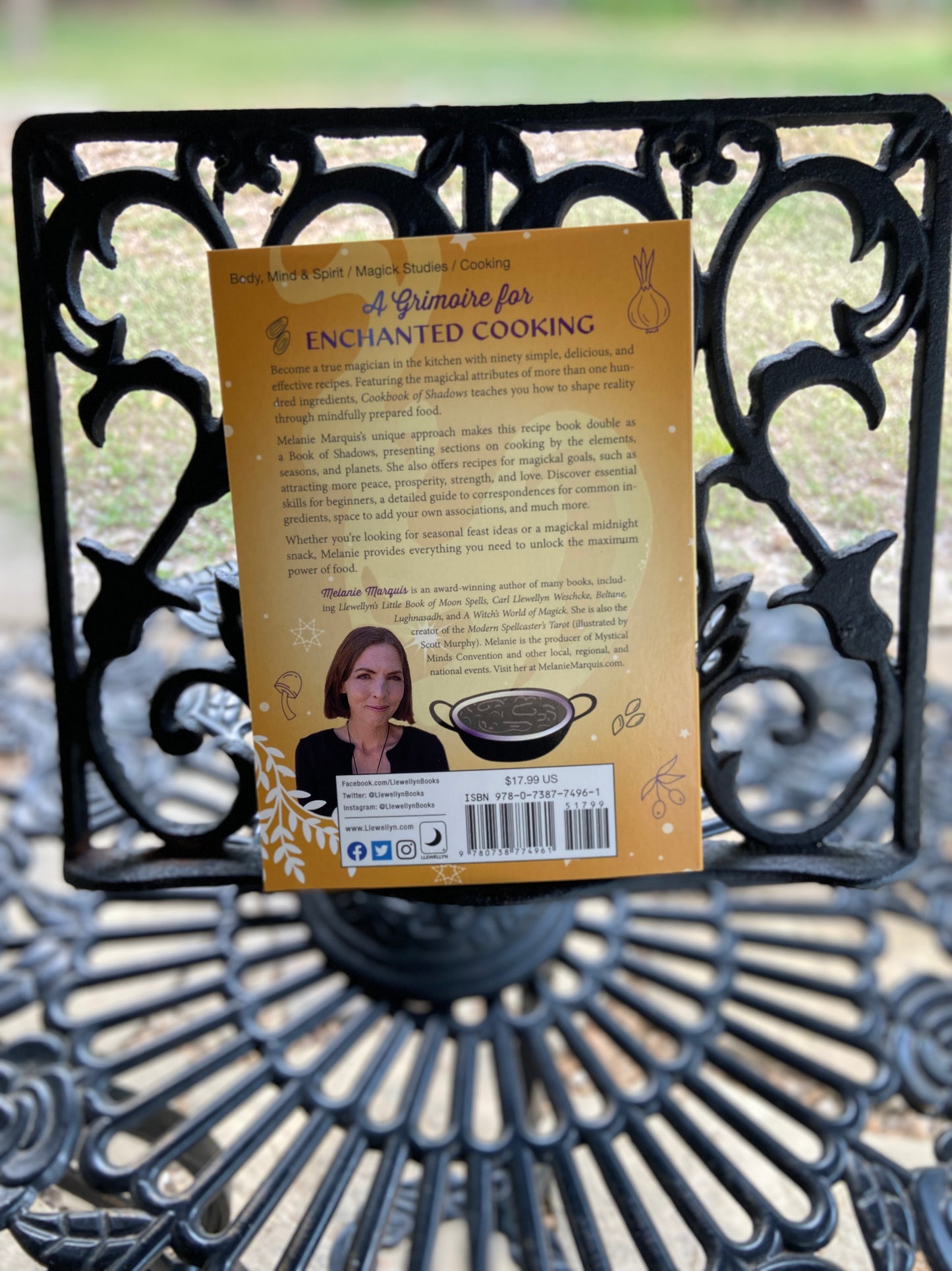 Cookbook of Shadows: Simple Recipes for Powerful Magick by Melanie Marquis