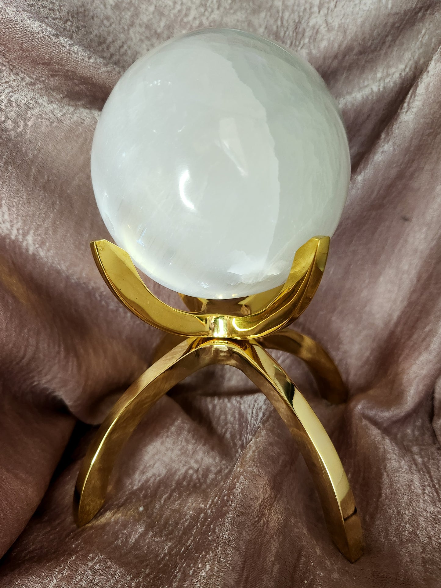 Brass tripod Sphere Holder
