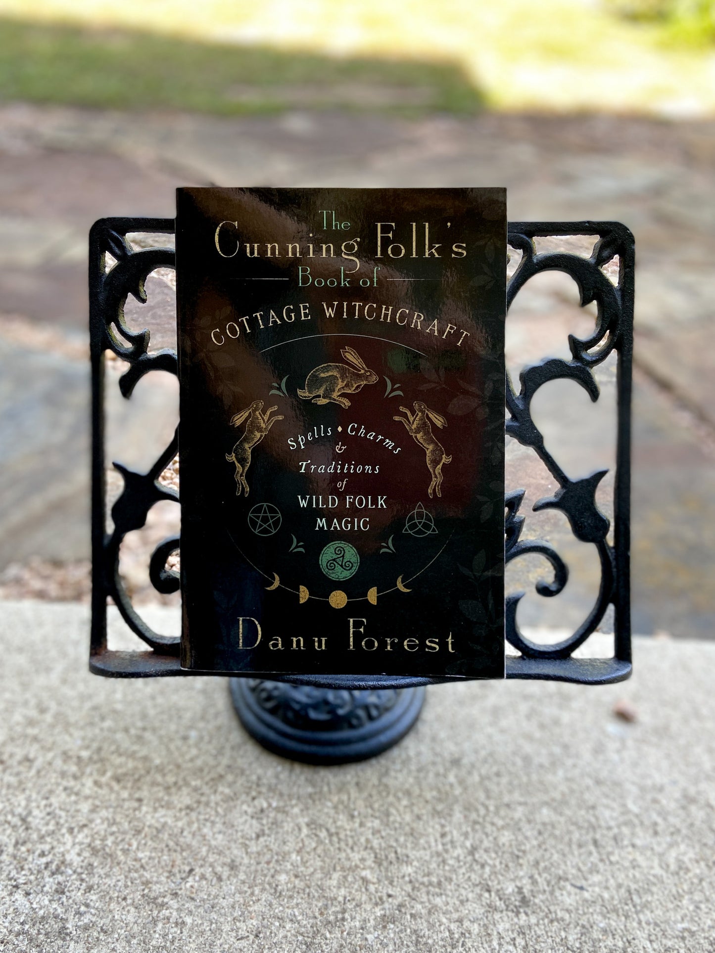 The Cunning Folk's Book of Cottage Witchcraft by Danu Forest