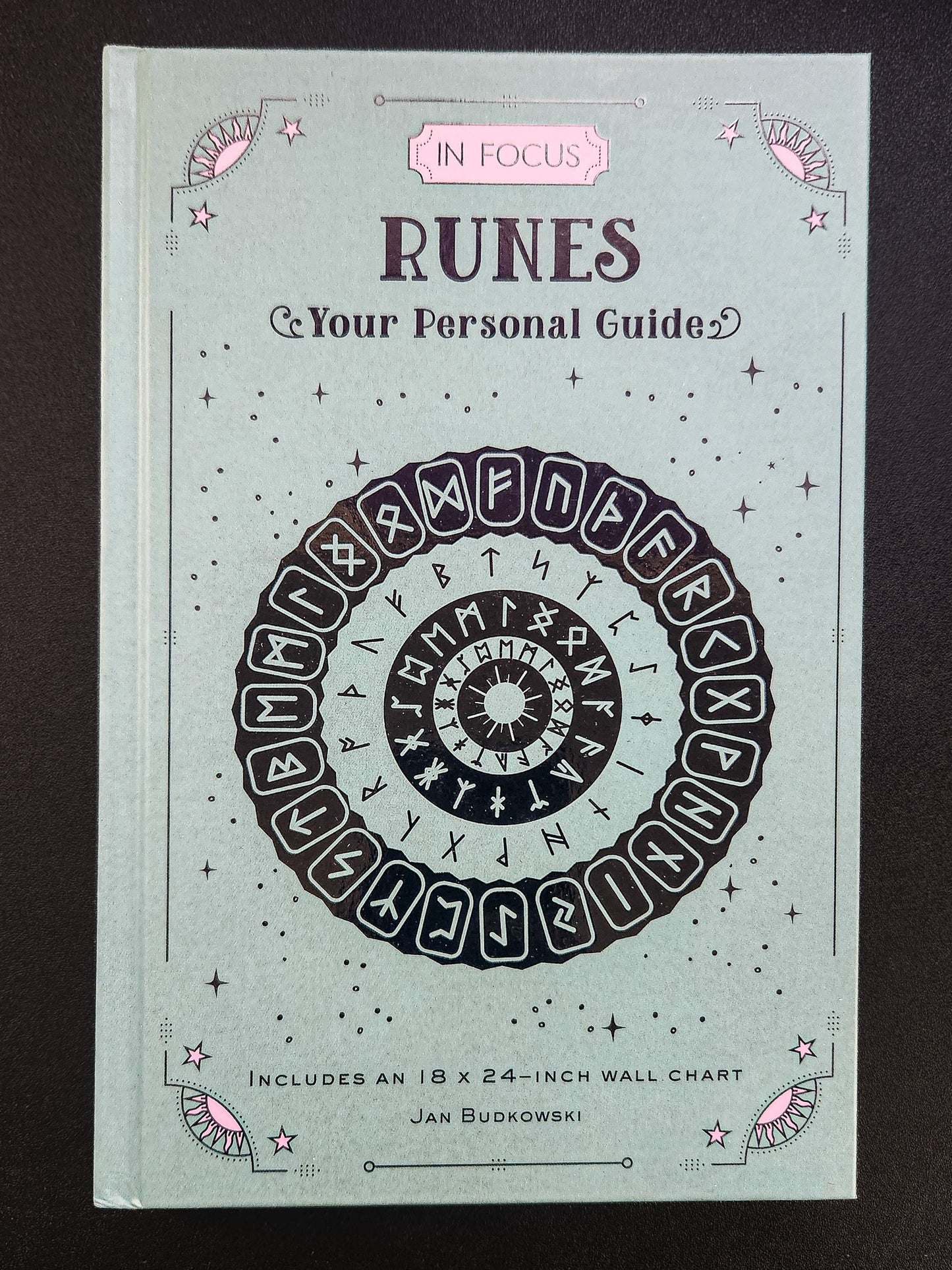 In Focus Runes: Your Personal Guide by Jan Budkowski