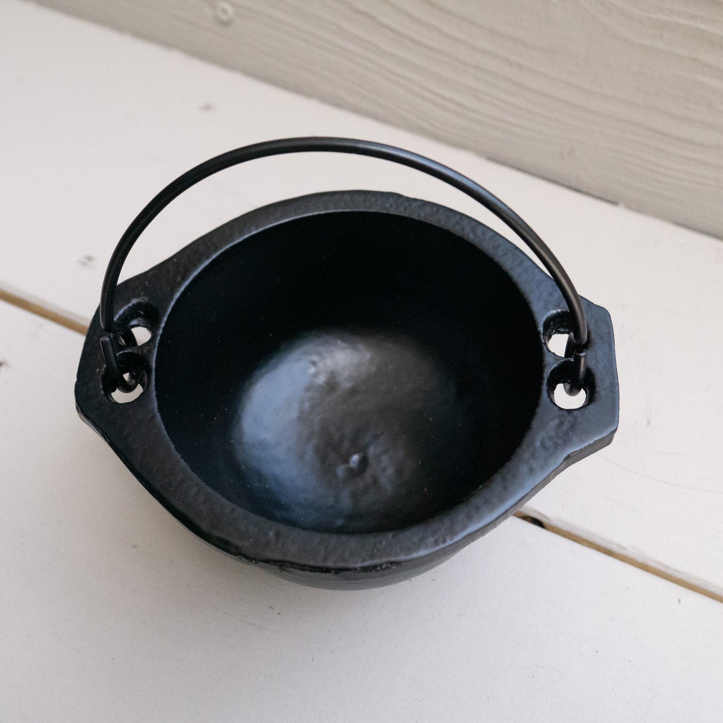 Medium Plain Black Cast Iron Cauldron with Handle