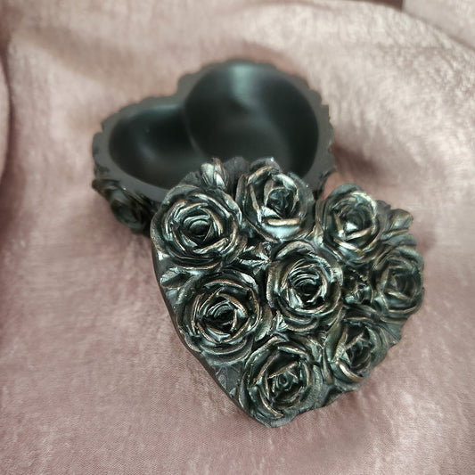 Black Roses Heart Box