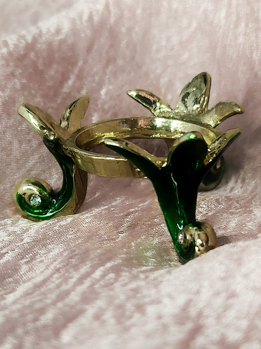 Green Leaves Sphere Holder