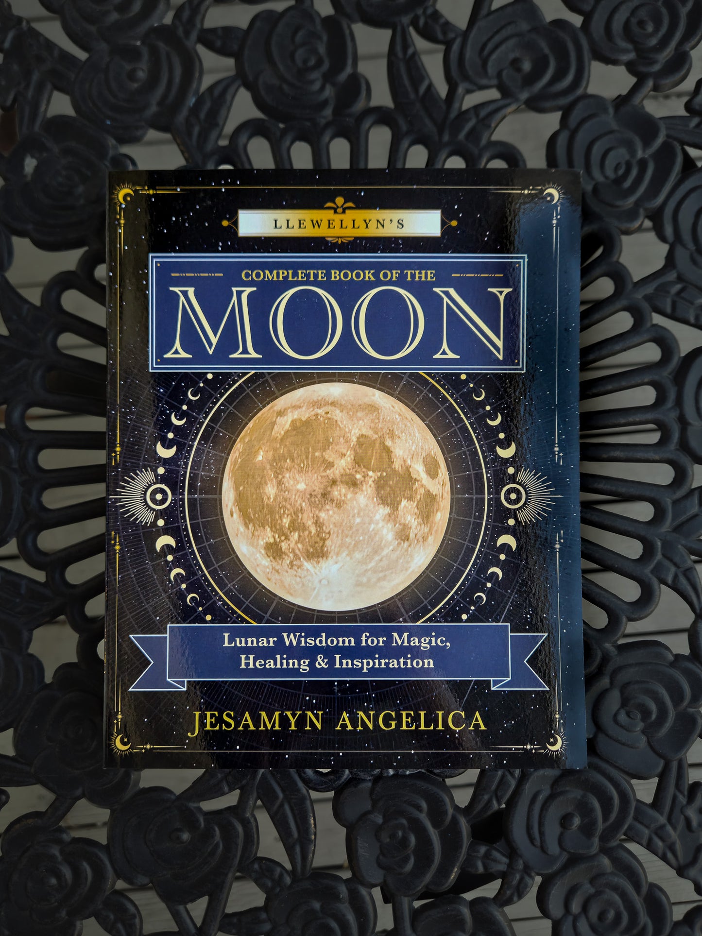 Llewellyn's Complete Book Of The Moon - Lunar Wisdom for Magic, Healing, and Inspiration by Jesamyn Angelica