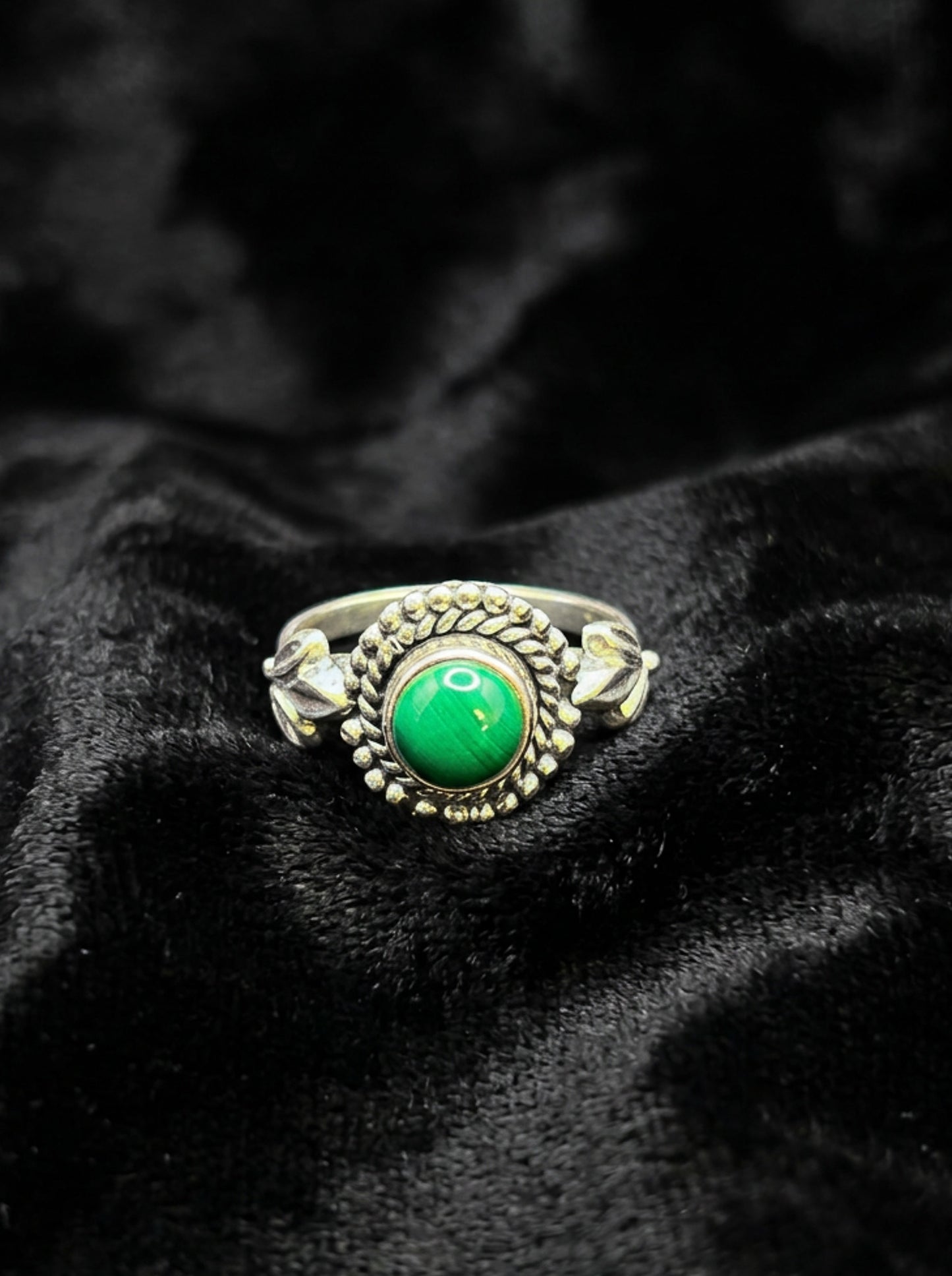 Malachite Round & Leaves Ring