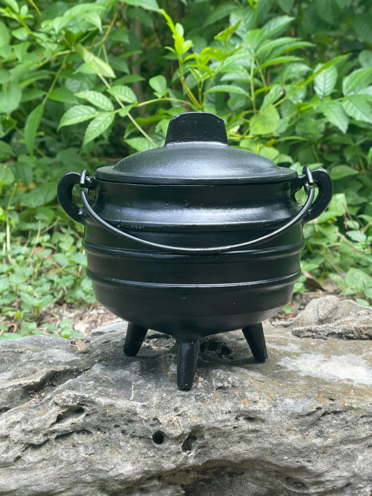 Medium Lined Cast Iron Cauldron with Lid