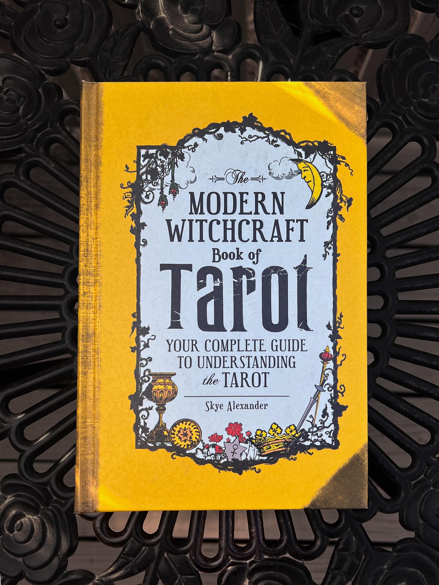 Modern Wirtchcraft Book of Tarot By Skye Alexander