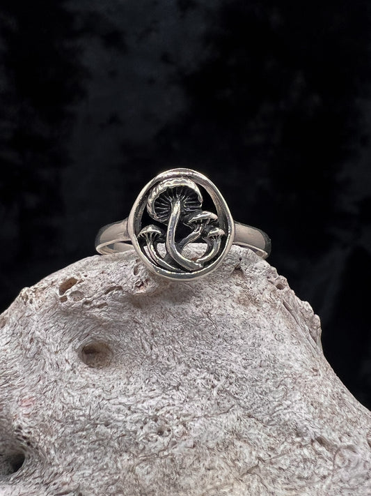 Mushrooms in Open Circle Ring