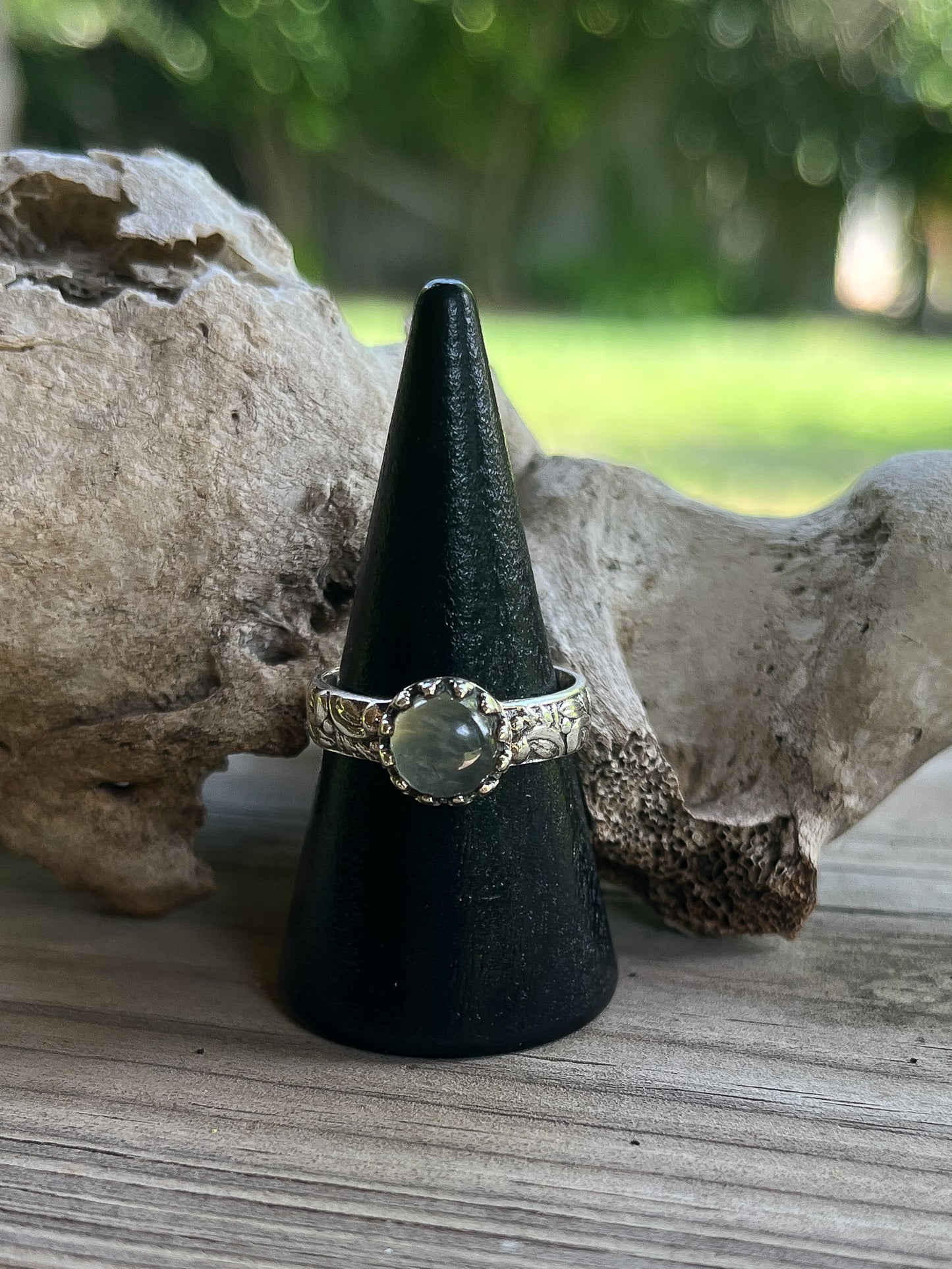 Prehnite Floral Band Ring