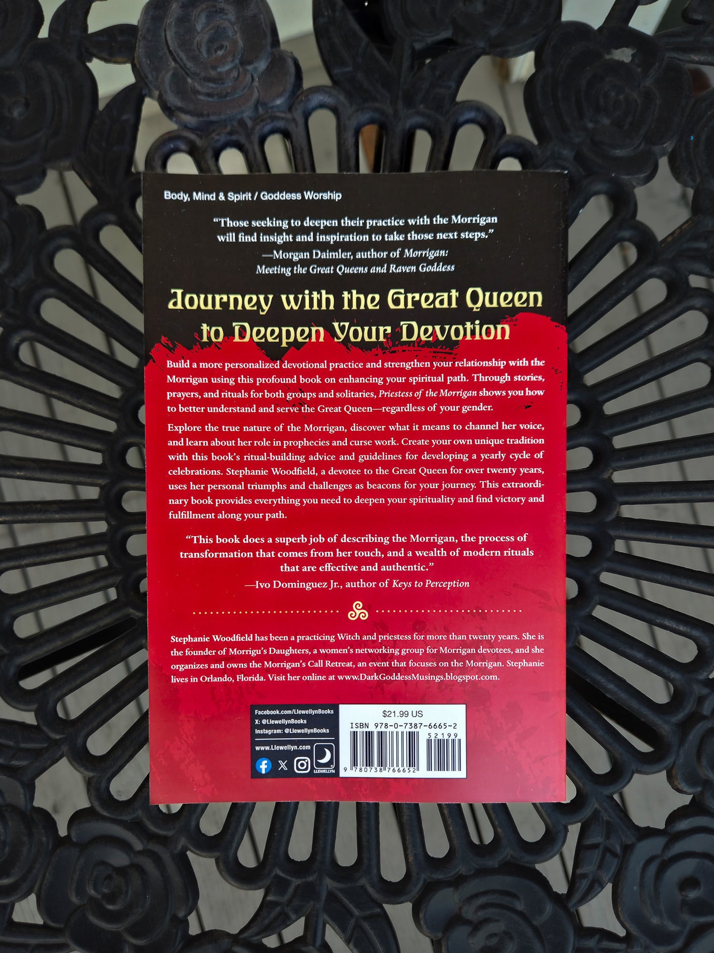 Priestess Of The Morrigan - Prayers, Rituals, & Devotional Work To The Great Queen By Stephanie Woodfield