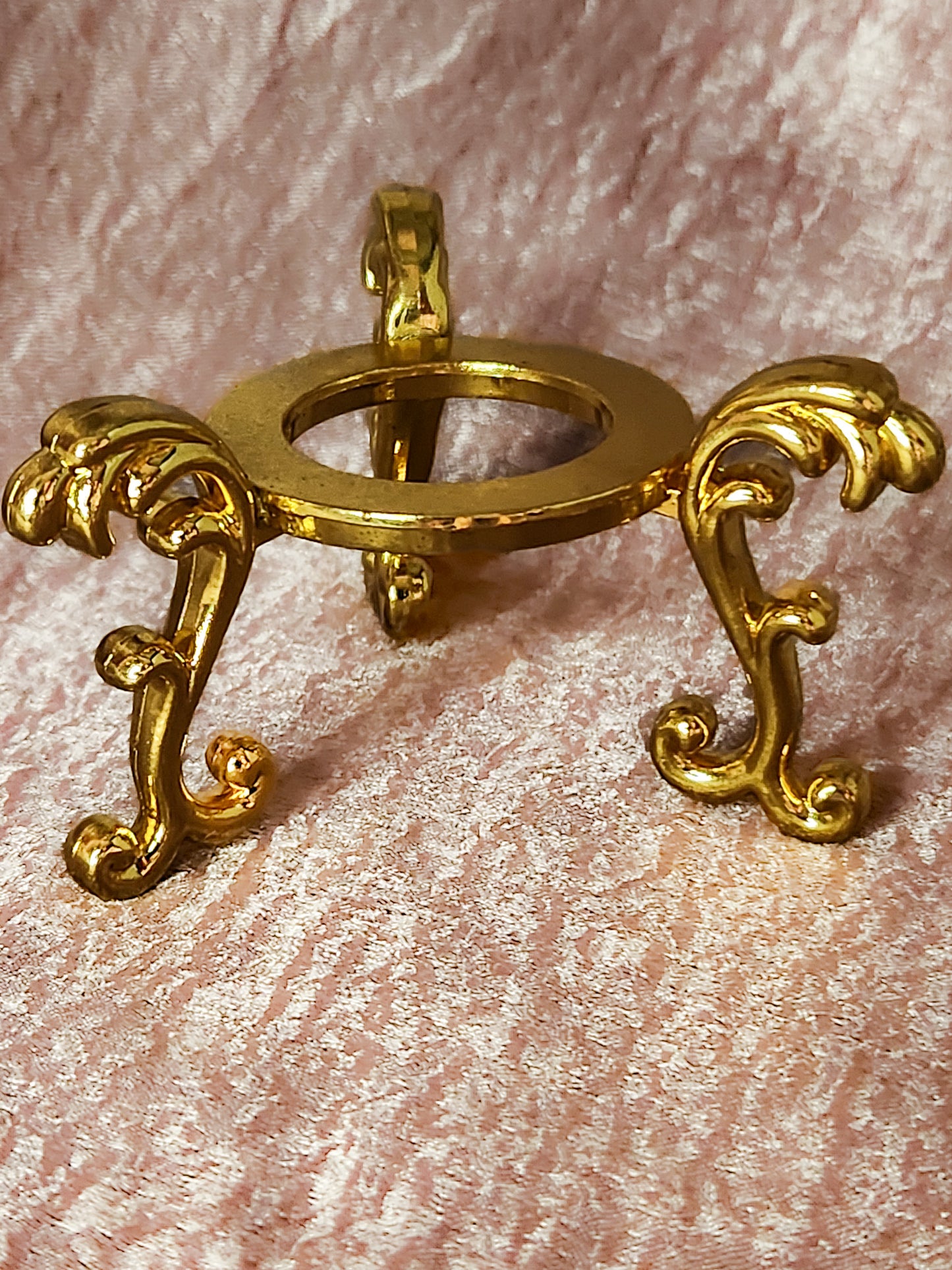 Short Scroll Gold Sphere Holder