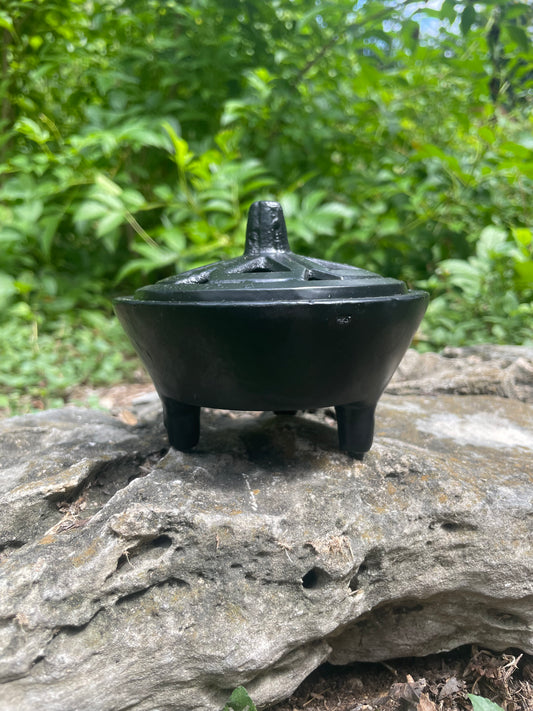 Slotted Lid Cast Iron Cauldron