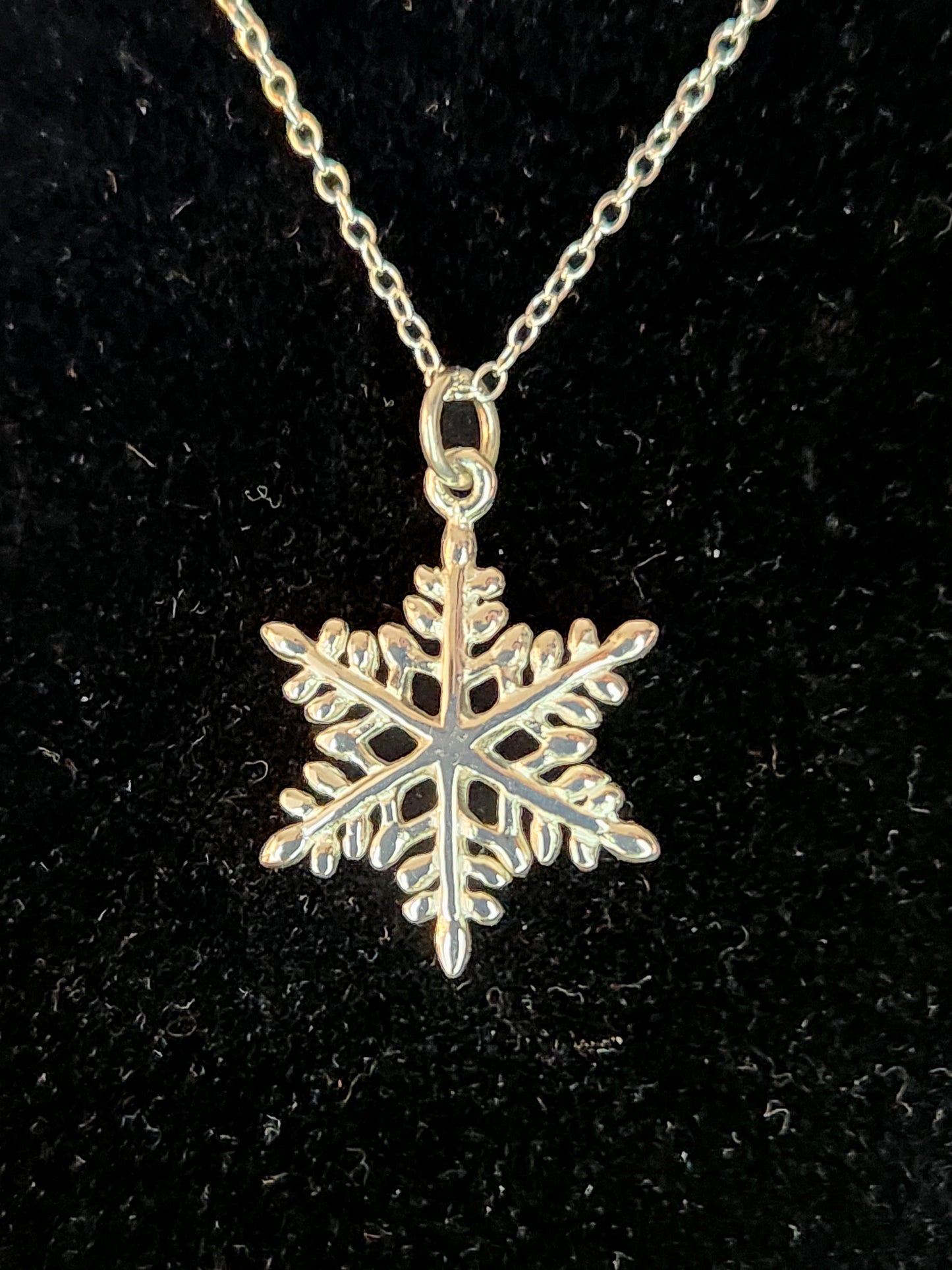 Sterling Silver 18 Inch Snowflake Charm Necklace