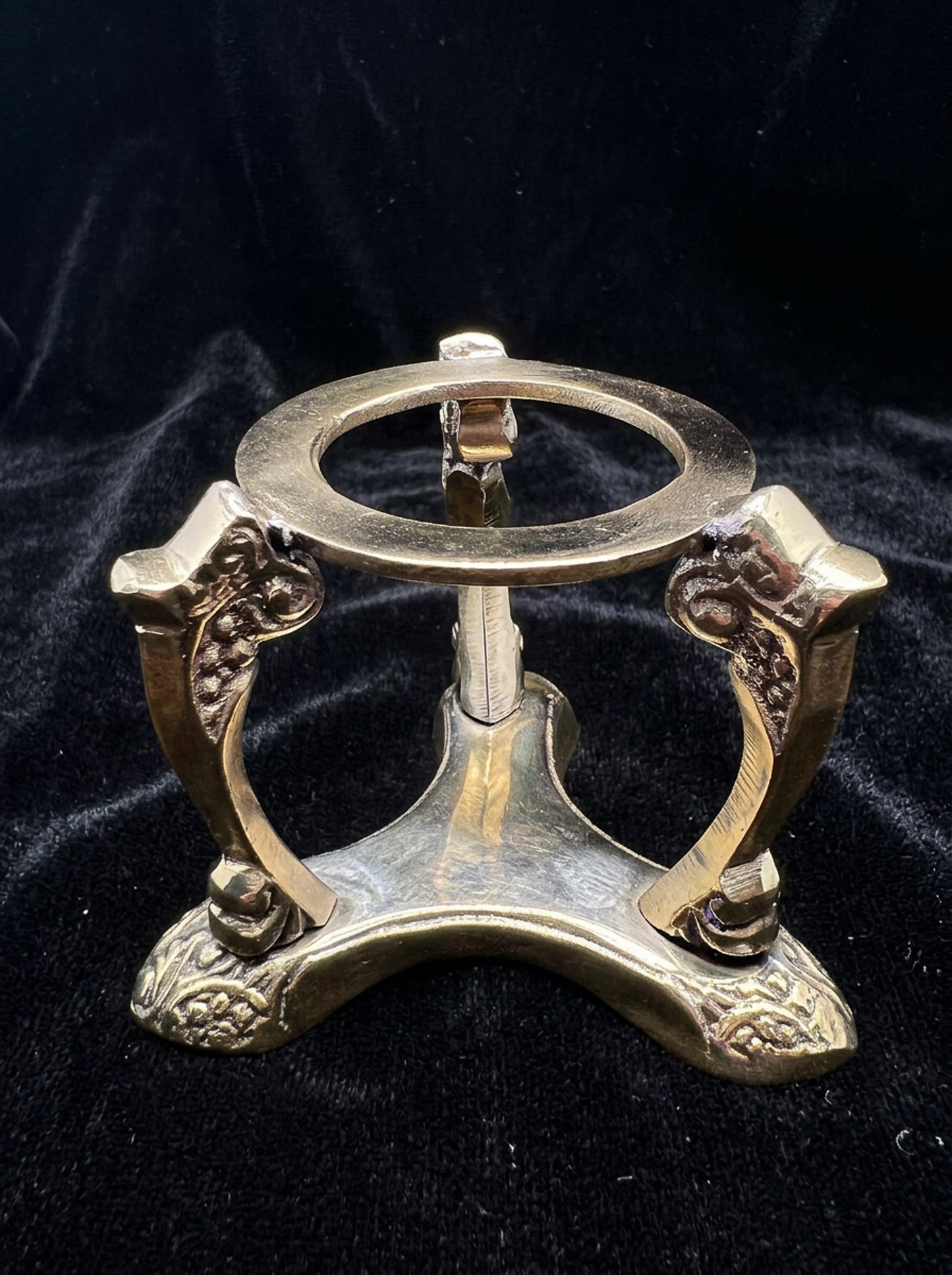 Thick Scroll Sphere Holder