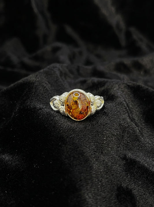 Amber Oval Three Leaf Ring